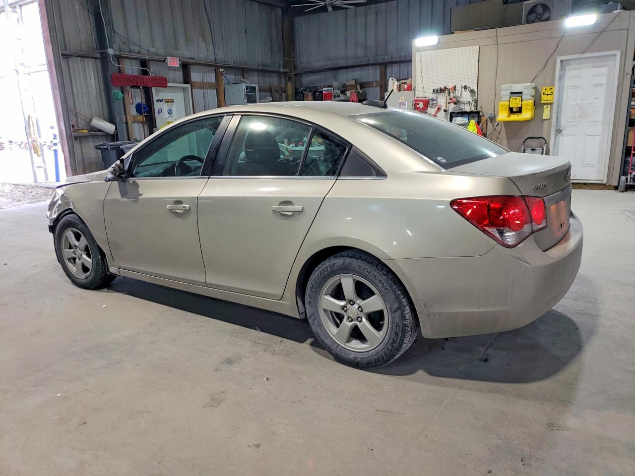 2016 CHEVROLET CRUZE LIMITED LT photo 2