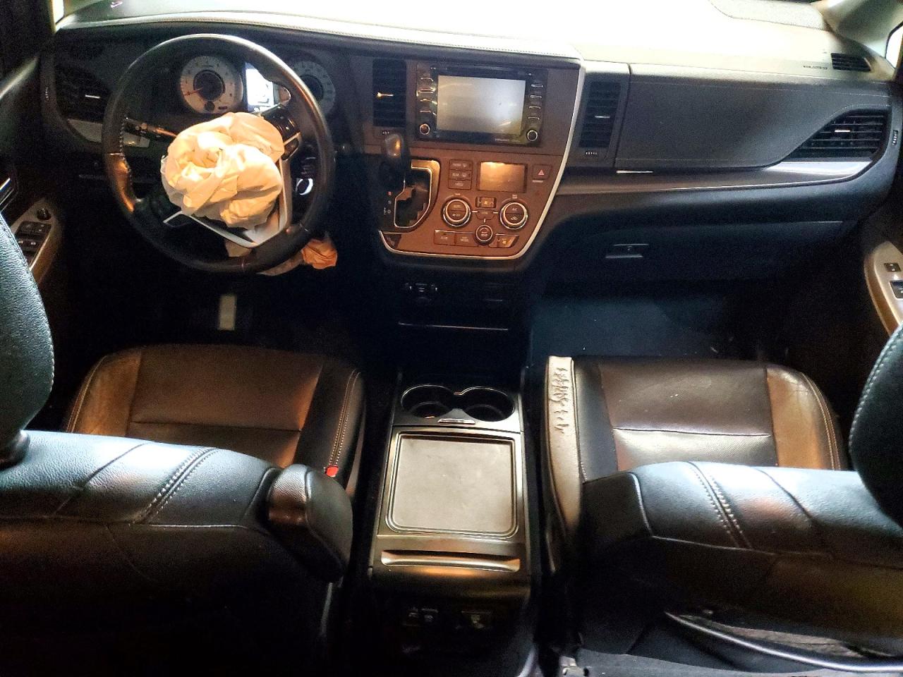 2020 TOYOTA SIENNA SE photo 8