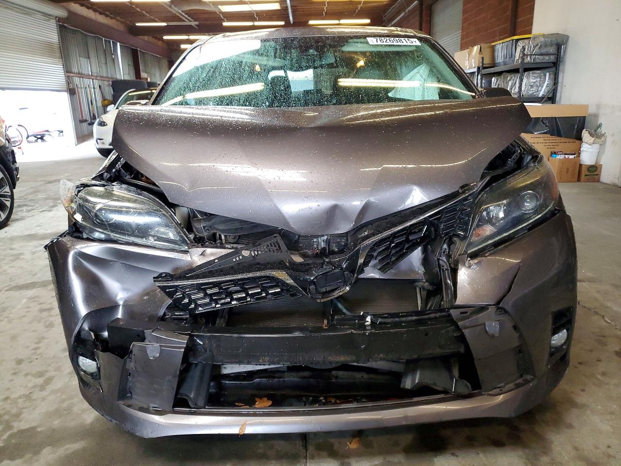 2020 TOYOTA SIENNA SE photo 5