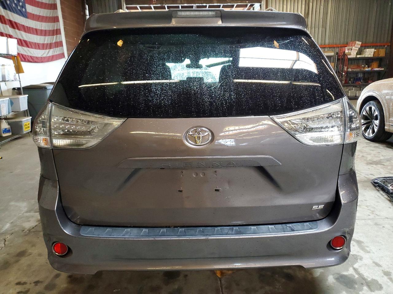 2020 TOYOTA SIENNA SE photo 6