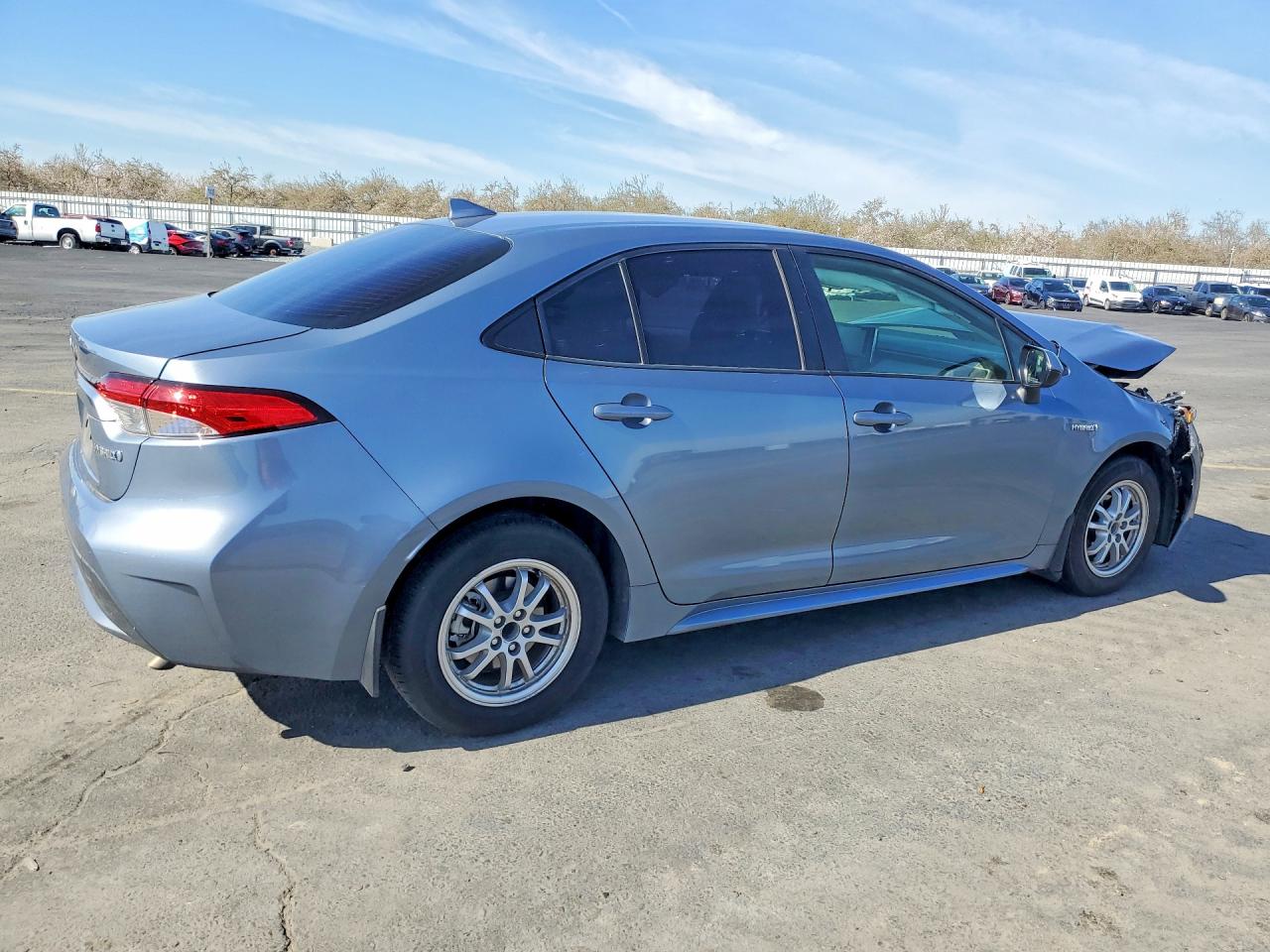 2021 TOYOTA COROLLA LE photo 3