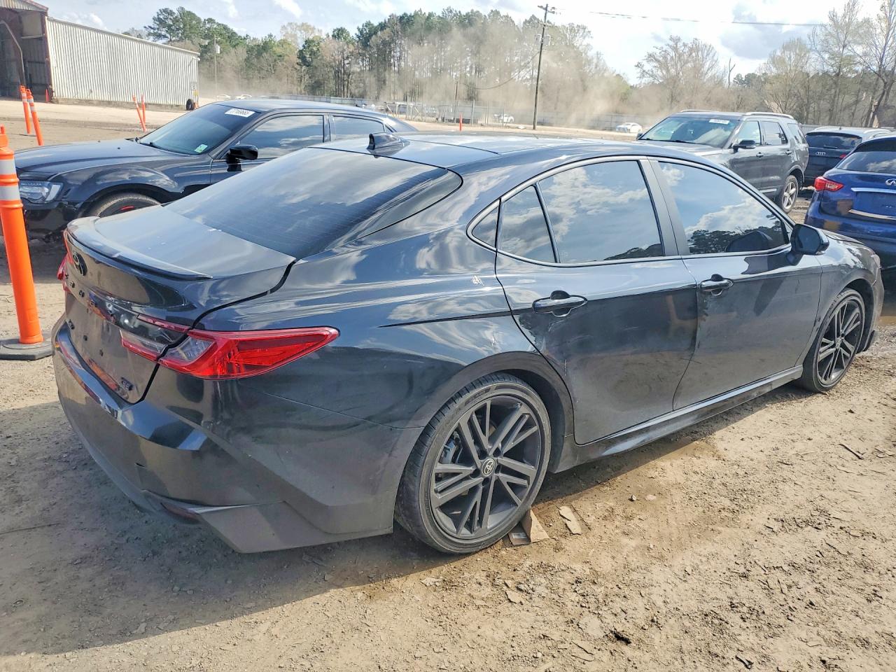 2025 TOYOTA CAMRY XSE photo 5