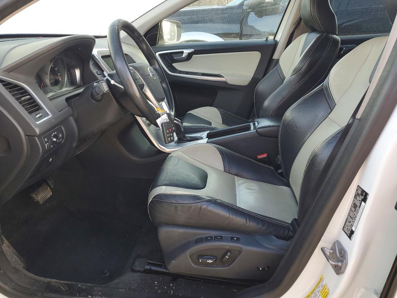 2017 VOLVO XC60 T5 photo 19