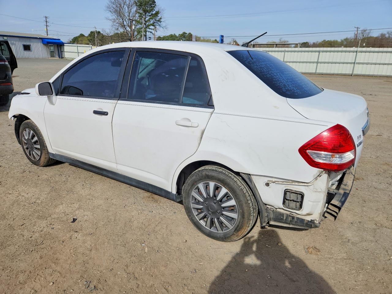 2011 NISS VERSA S photo 2