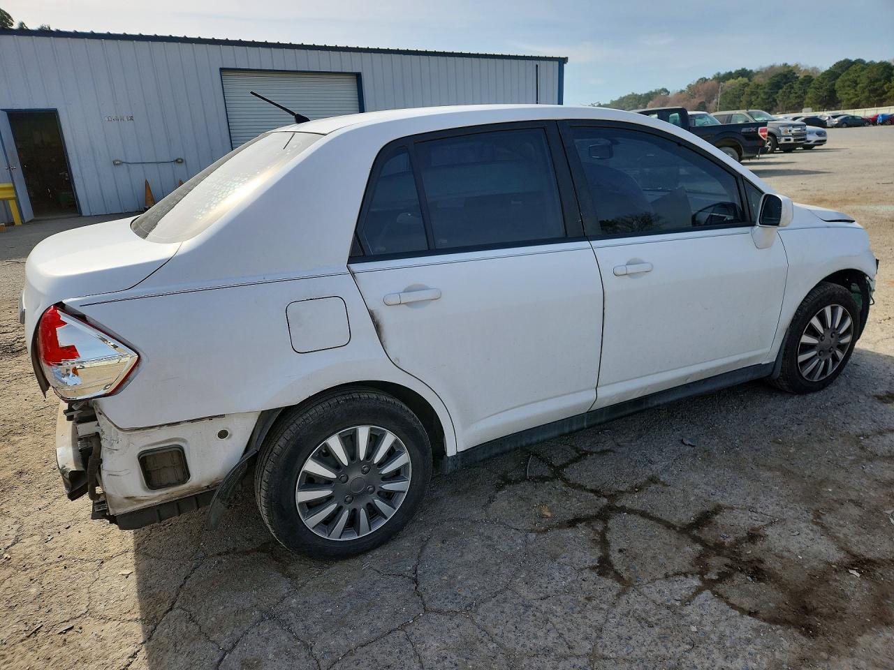 2011 NISS VERSA S photo 3