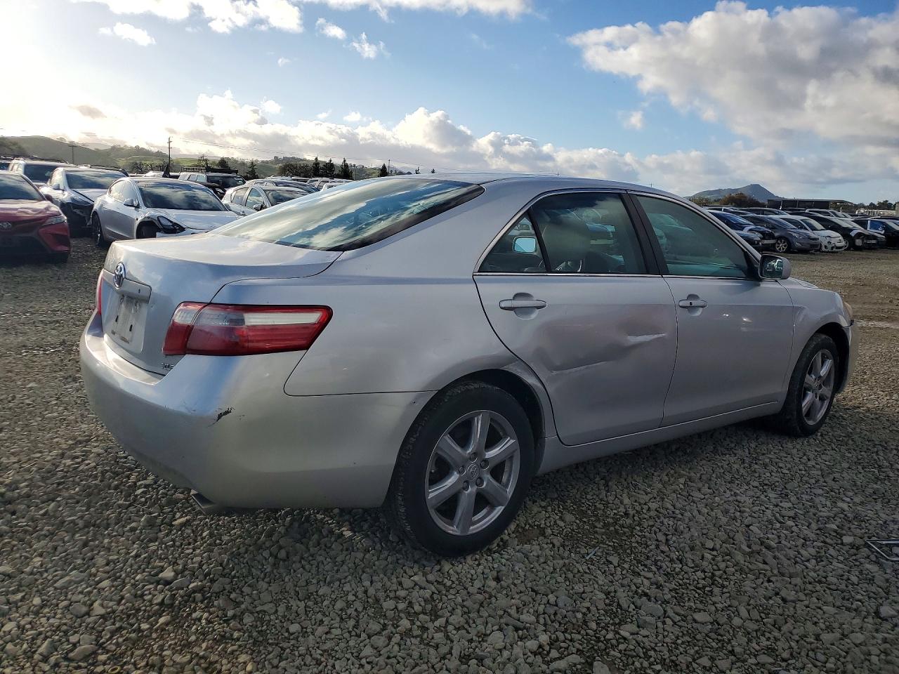 2009 TOYOTA CAMRY SE photo 3