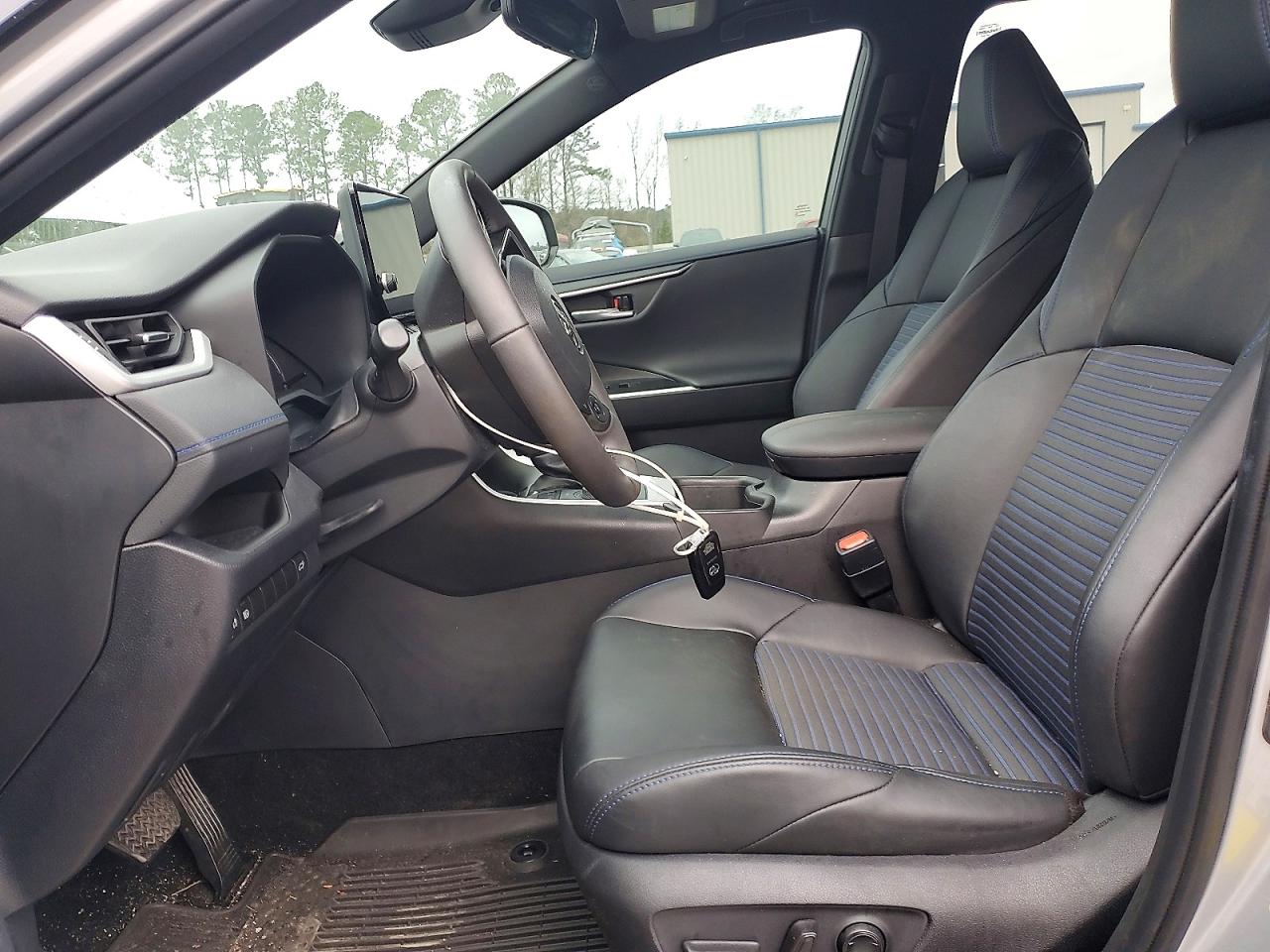 2024 TOYOTA RAV4 XSE photo 7