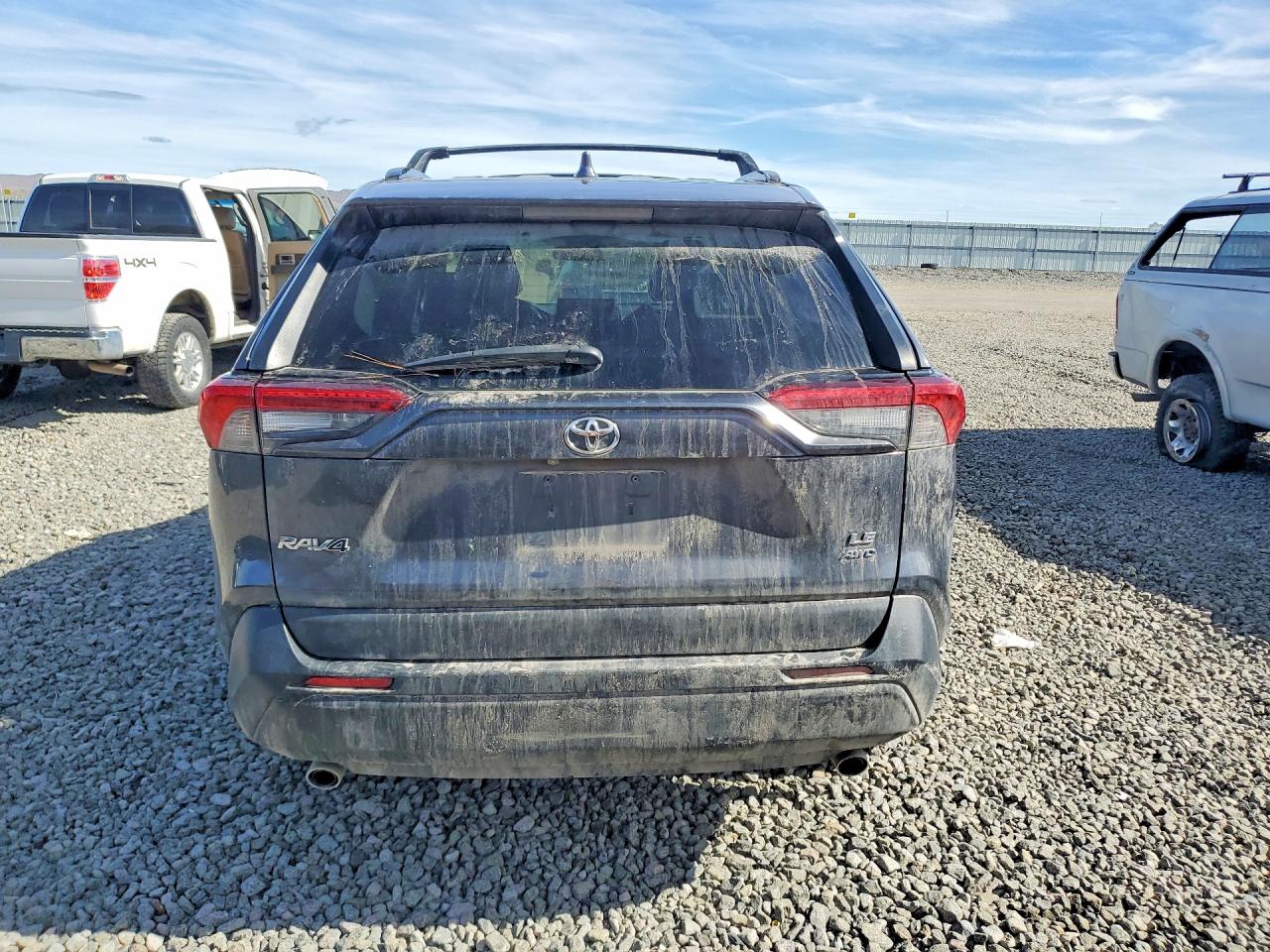2021 TOYOTA RAV4 LE photo 16