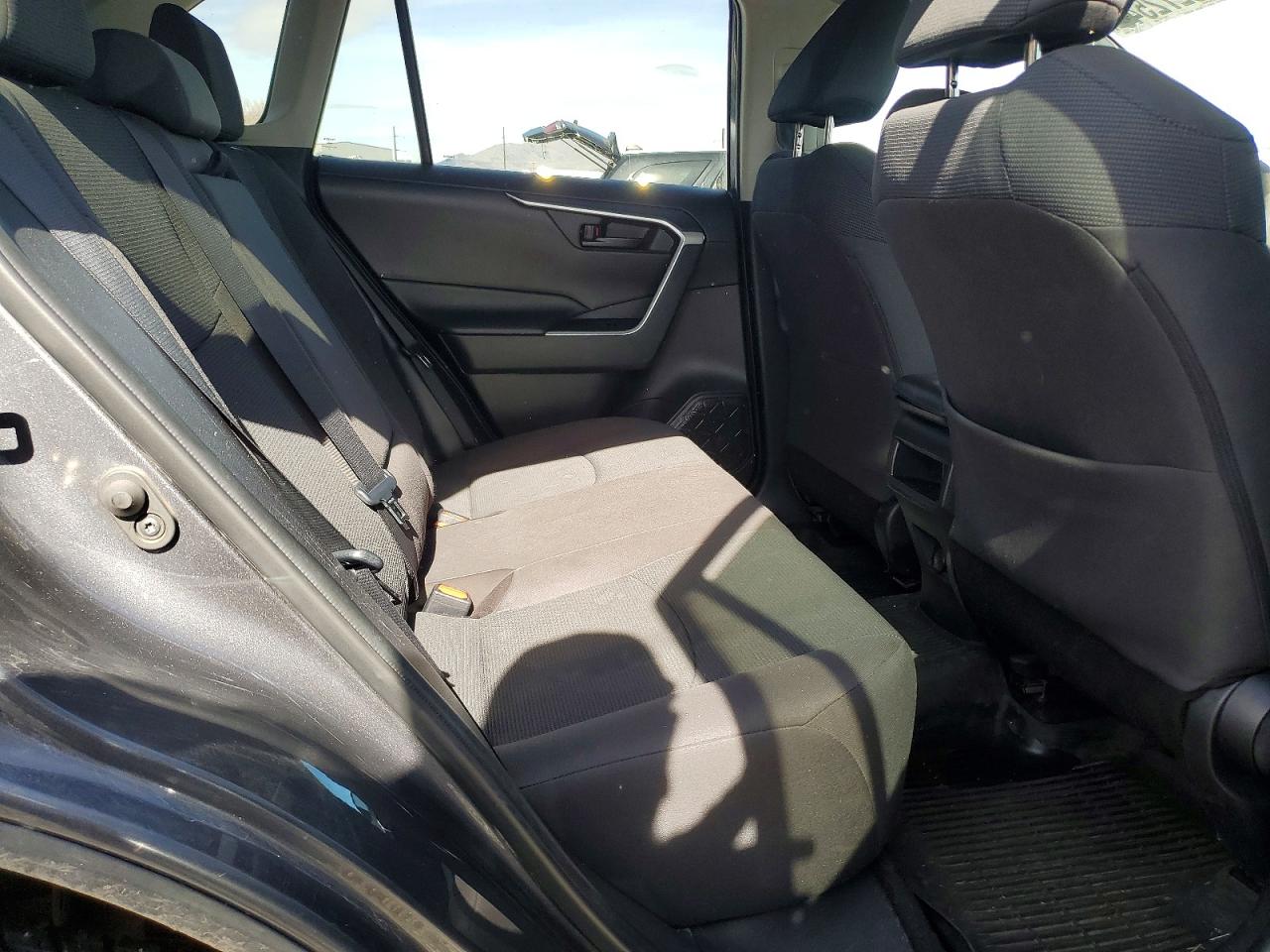 2021 TOYOTA RAV4 LE photo 31