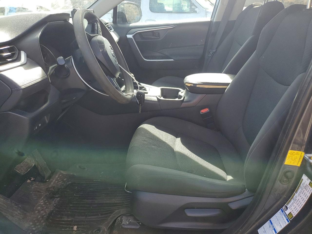 2021 TOYOTA RAV4 LE photo 19