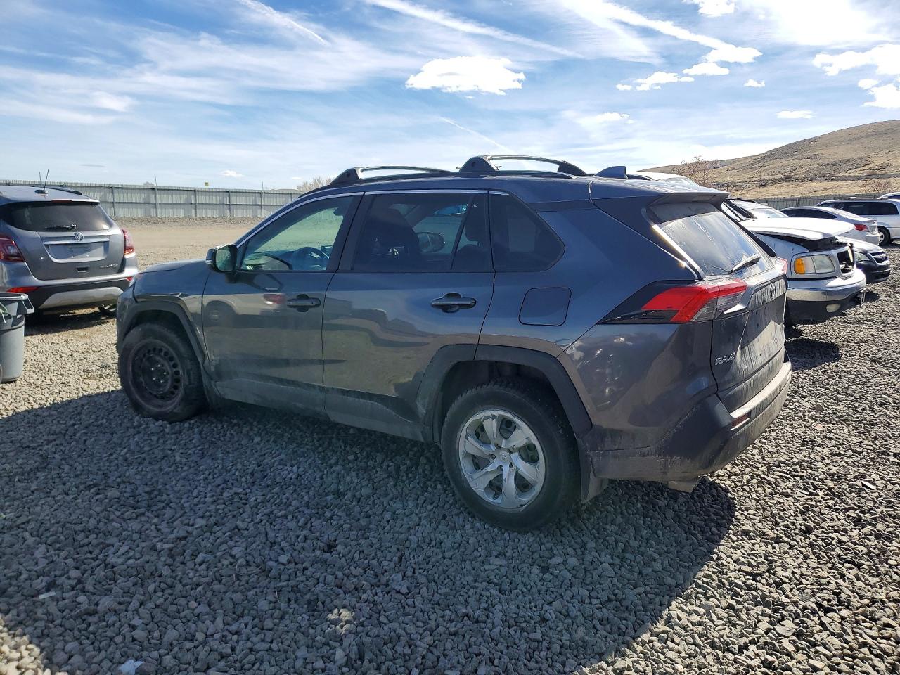 2021 TOYOTA RAV4 LE photo 4