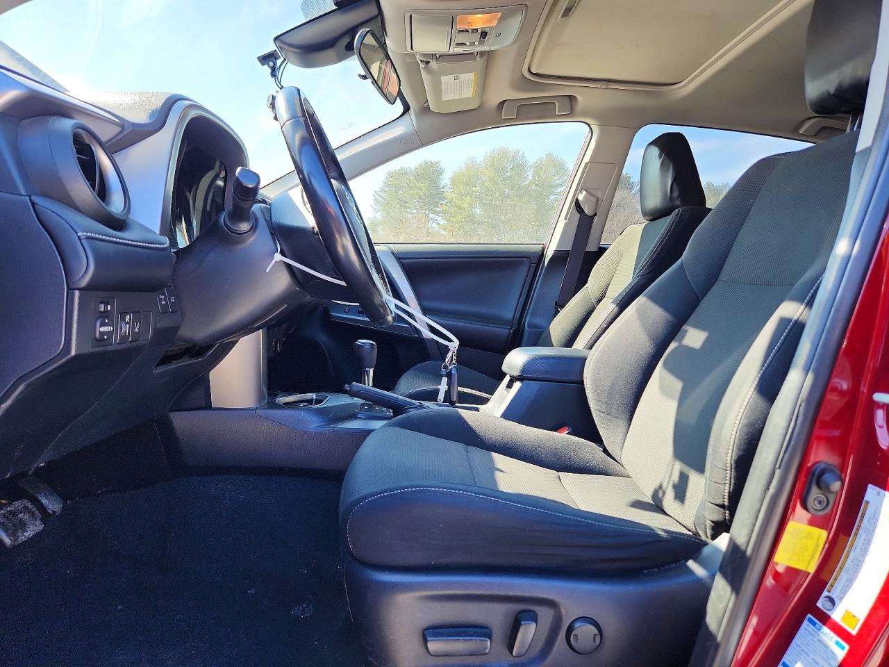 2018 TOYOTA RAV4 XLE photo 7