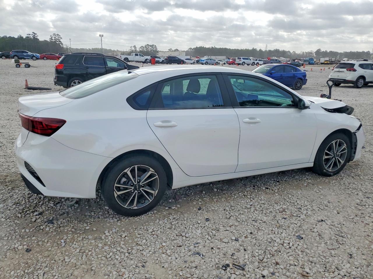 2024 KIA FORTE LXS photo 7
