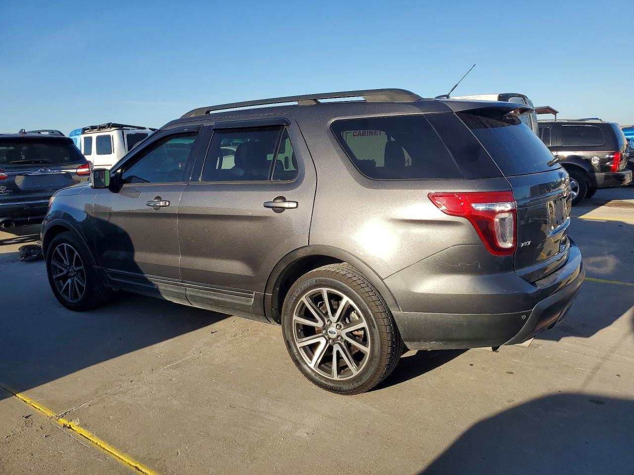 2015 FORD EXPLORER photo 3