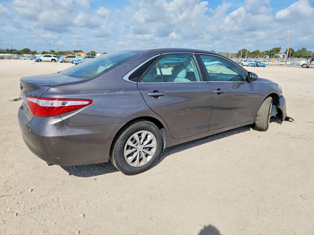 2016 TOYOTA CAMRY LE photo 5
