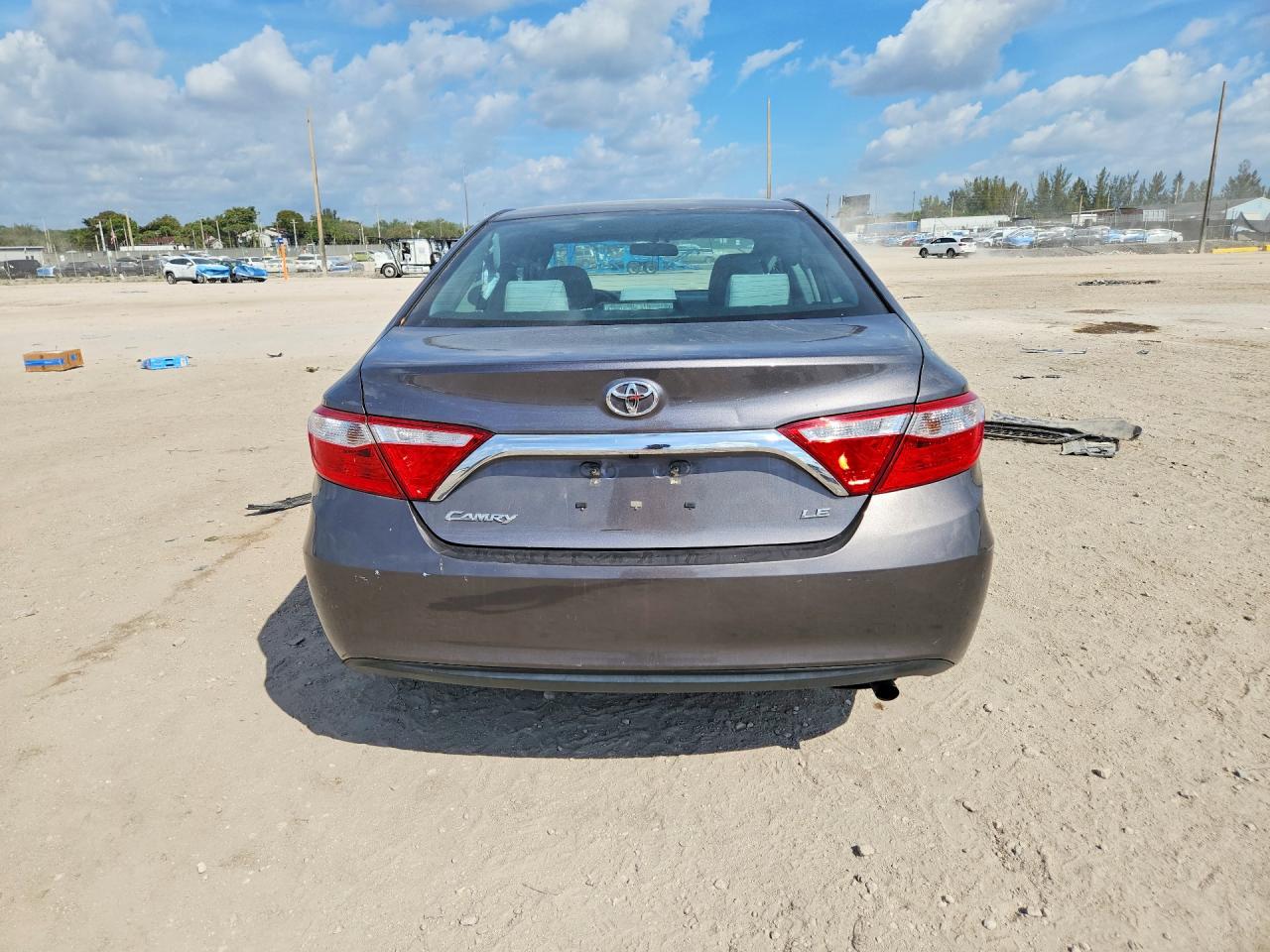 2016 TOYOTA CAMRY LE photo 11