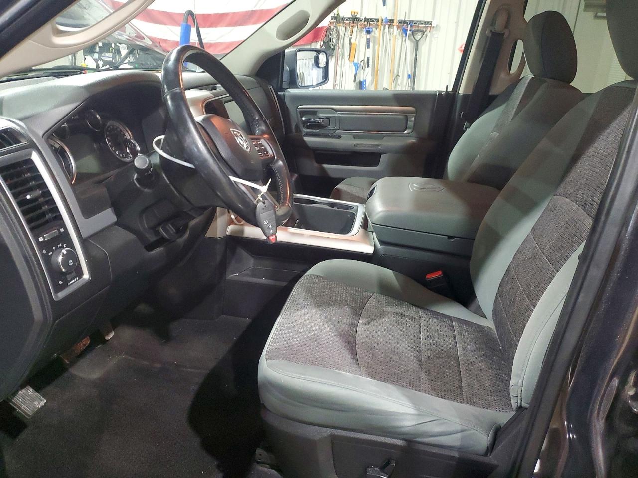 2017 RAM 1500 SLT photo 13