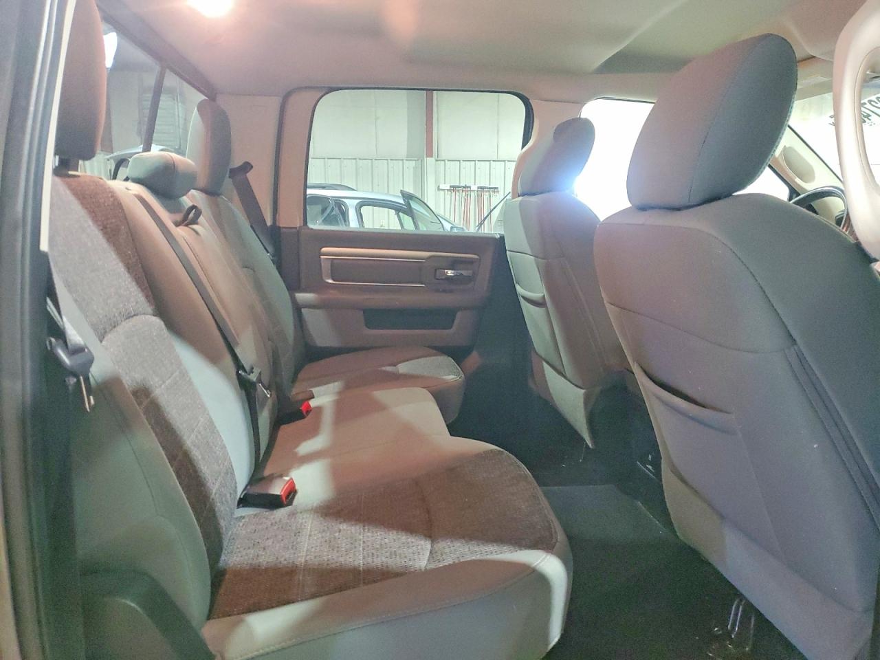 2017 RAM 1500 SLT photo 19