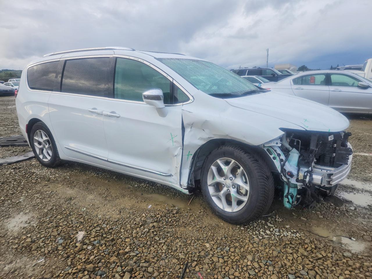 2019 CHRYSLER PACIFICA LIMITED photo 4