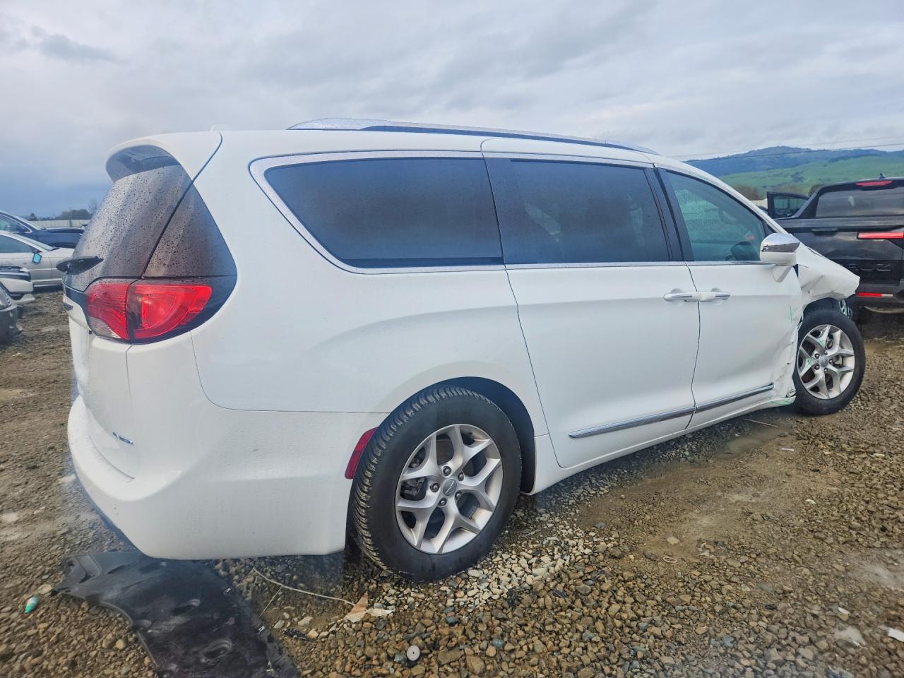 2019 CHRYSLER PACIFICA LIMITED photo 3