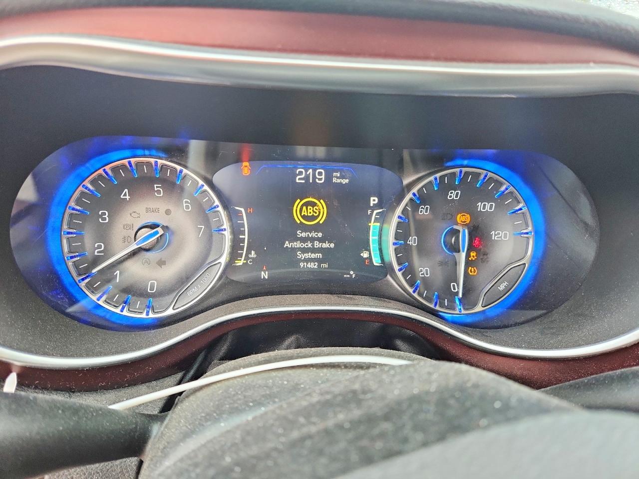 2019 CHRYSLER PACIFICA LIMITED photo 9