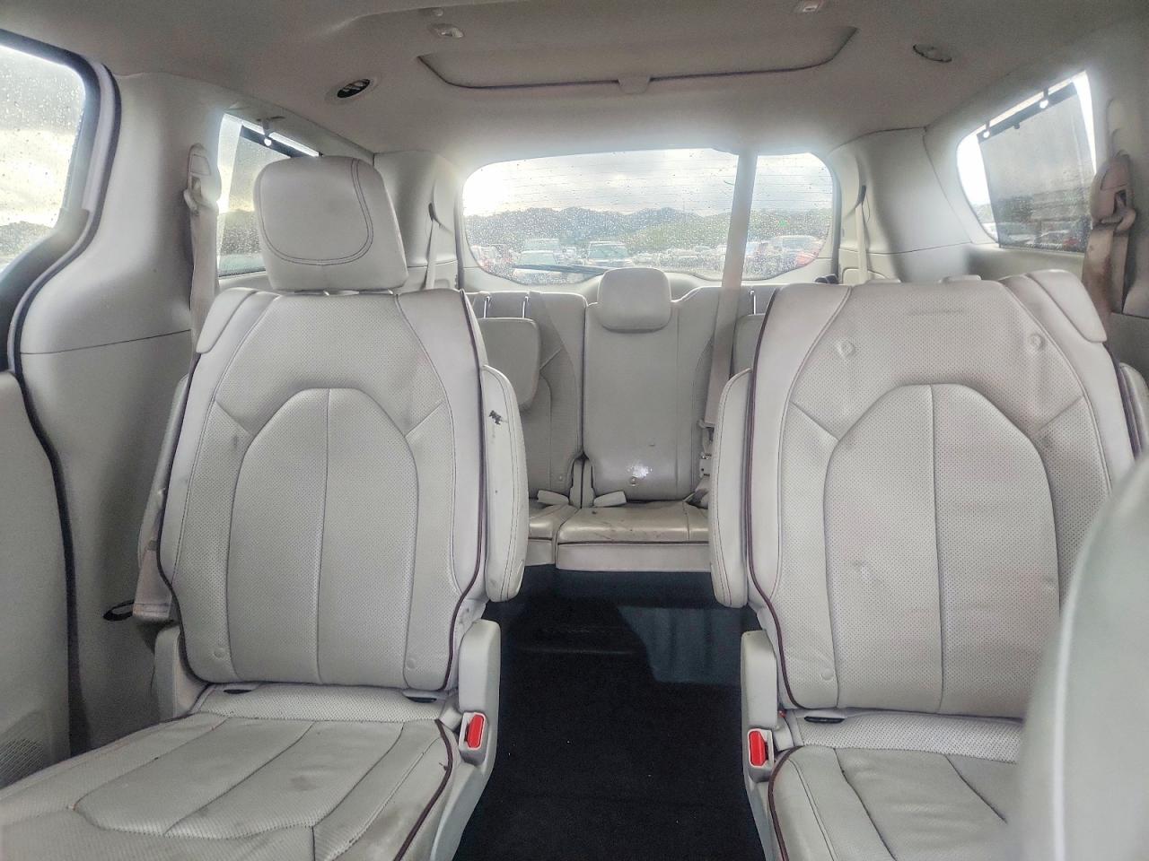 2019 CHRYSLER PACIFICA LIMITED photo 10
