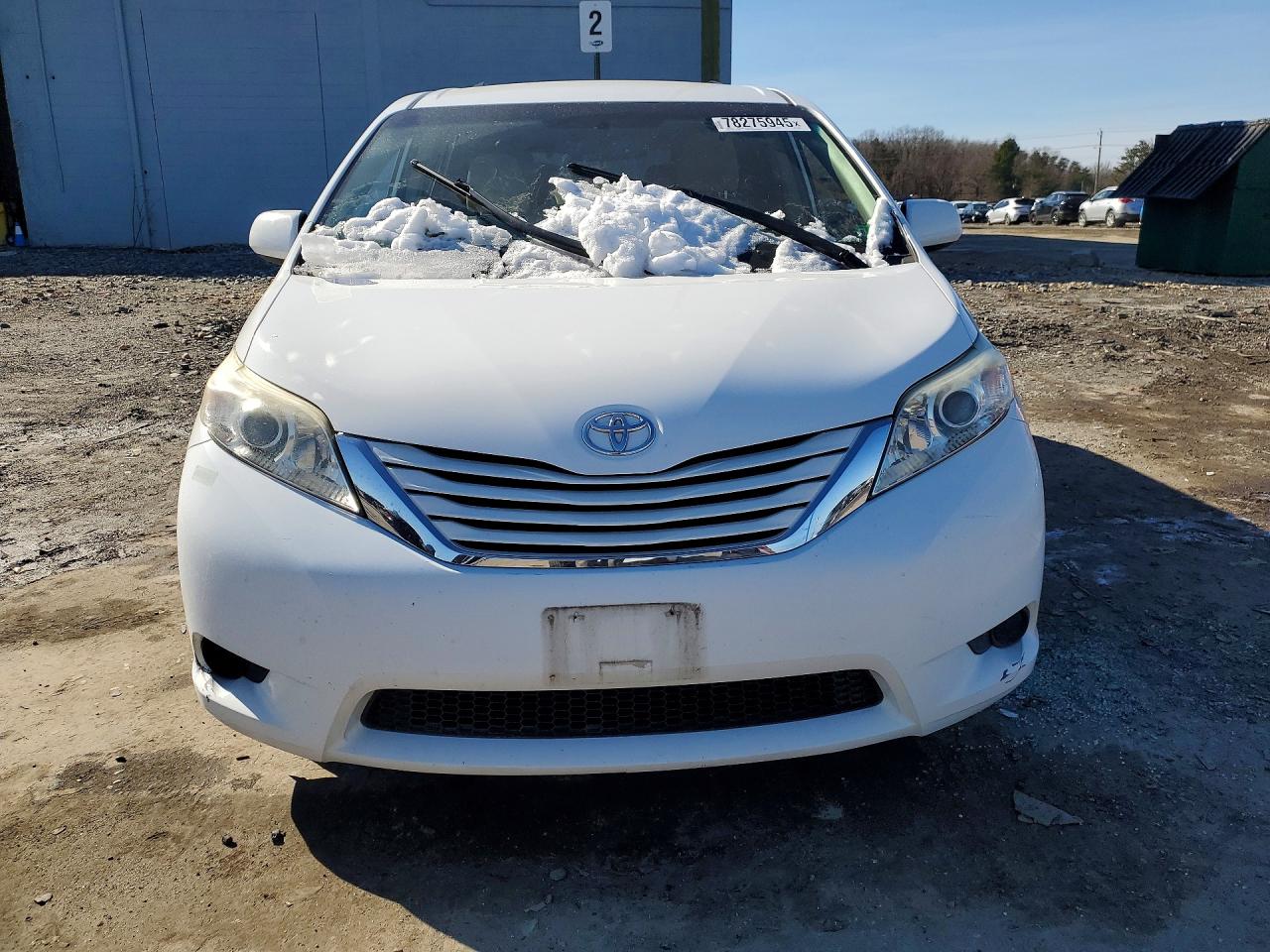 2017 TOYOTA SIENNA LE photo 13