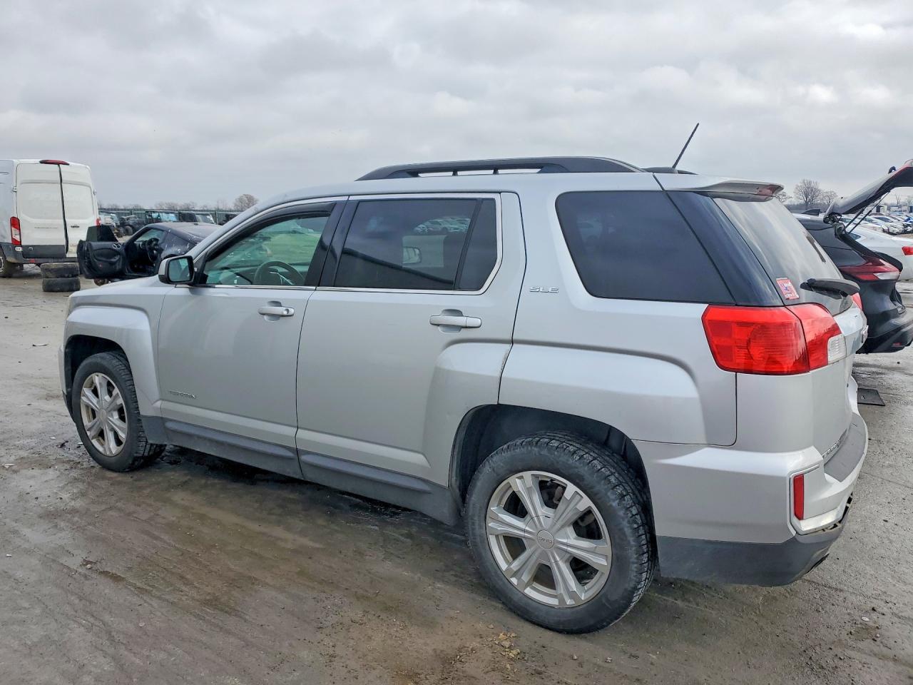 2017 GMC TERRAIN SLE photo 3