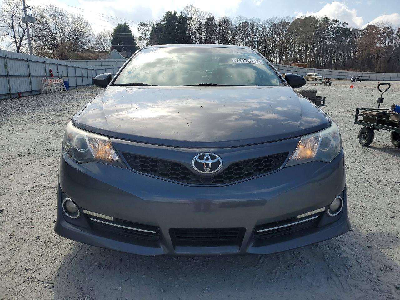 2014 TOYOTA CAMRY SE photo 5