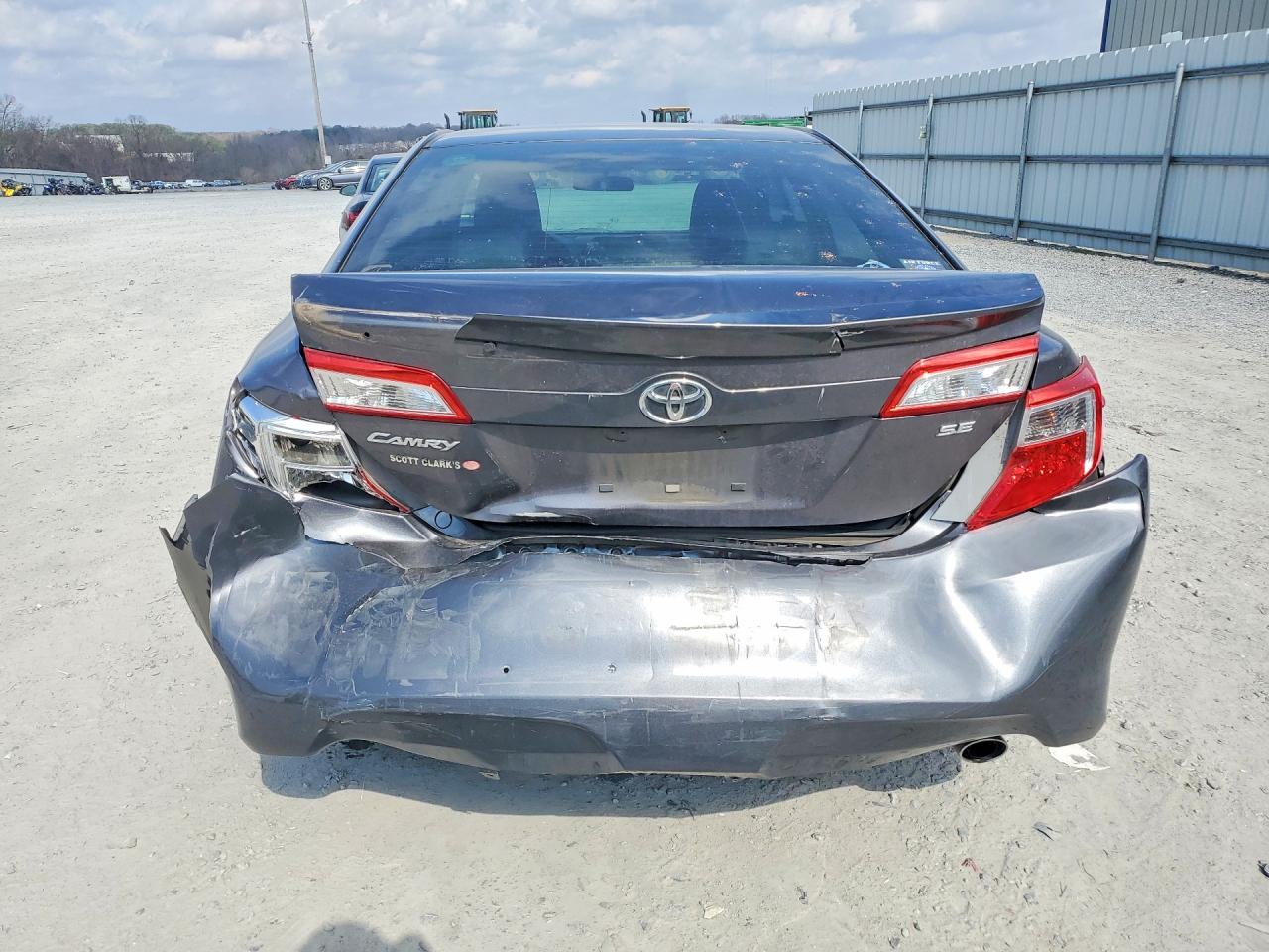 2014 TOYOTA CAMRY SE photo 6