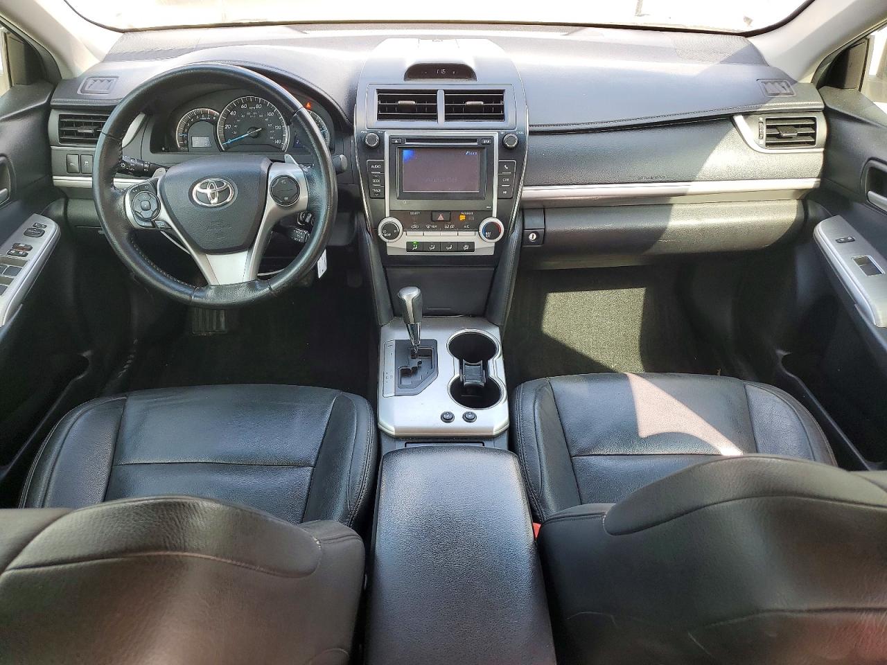 2014 TOYOTA CAMRY SE photo 8