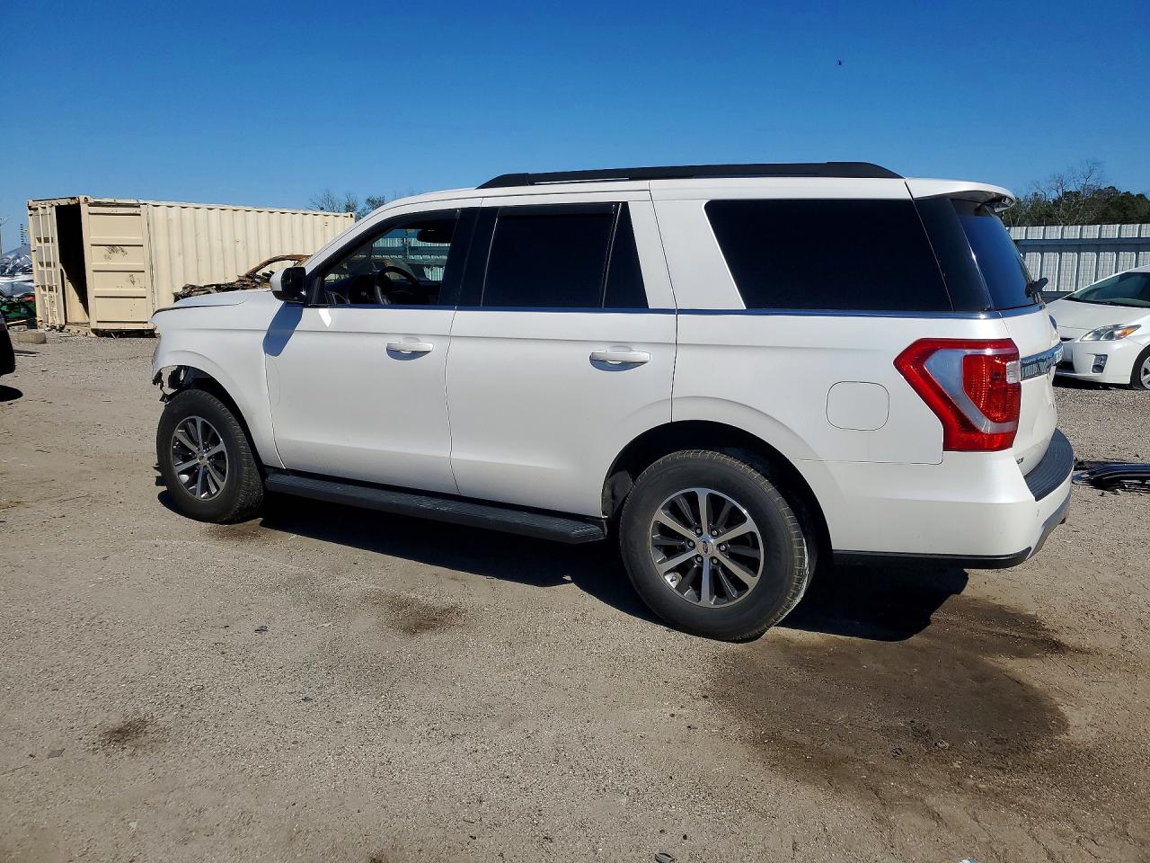 2019 FORD EXPEDITION XLT photo 3
