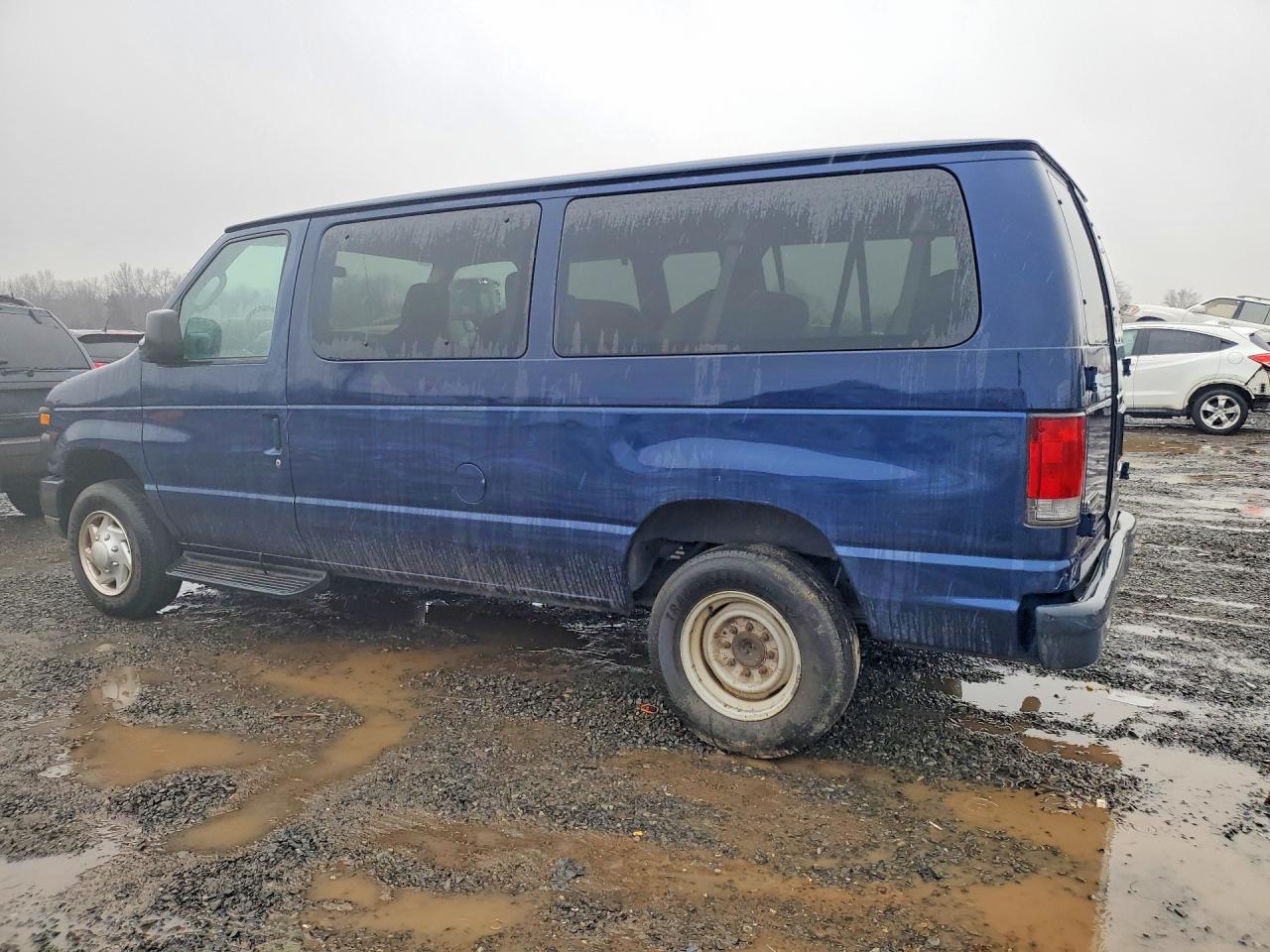 2011 FORD ECONOLINE E350 SUPER DUTY WAGON photo 2
