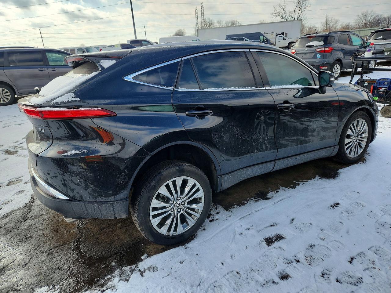 2023 TOYOTA VENZA XLE photo 3