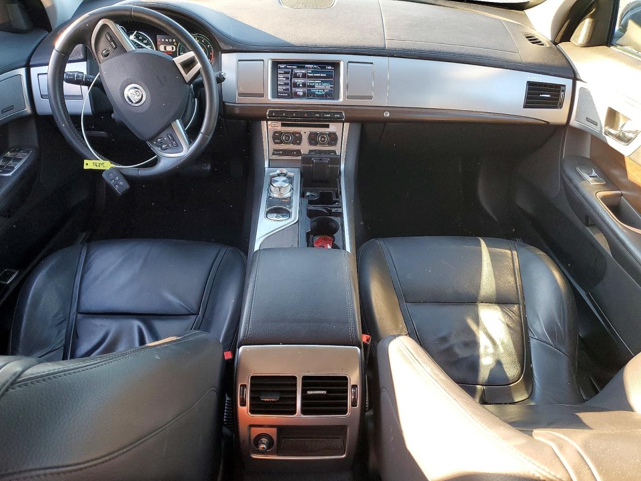 2013 JAGUAR XF photo 8