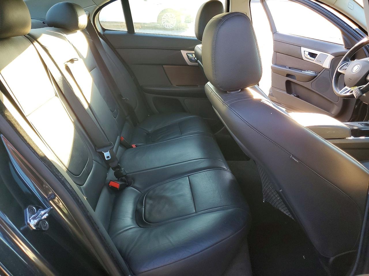 2013 JAGUAR XF photo 10