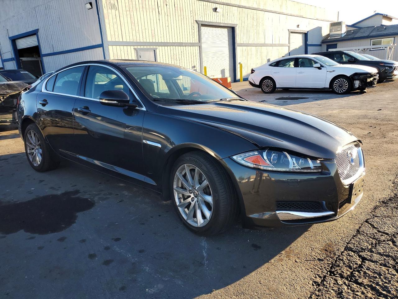 2013 JAGUAR XF photo 4