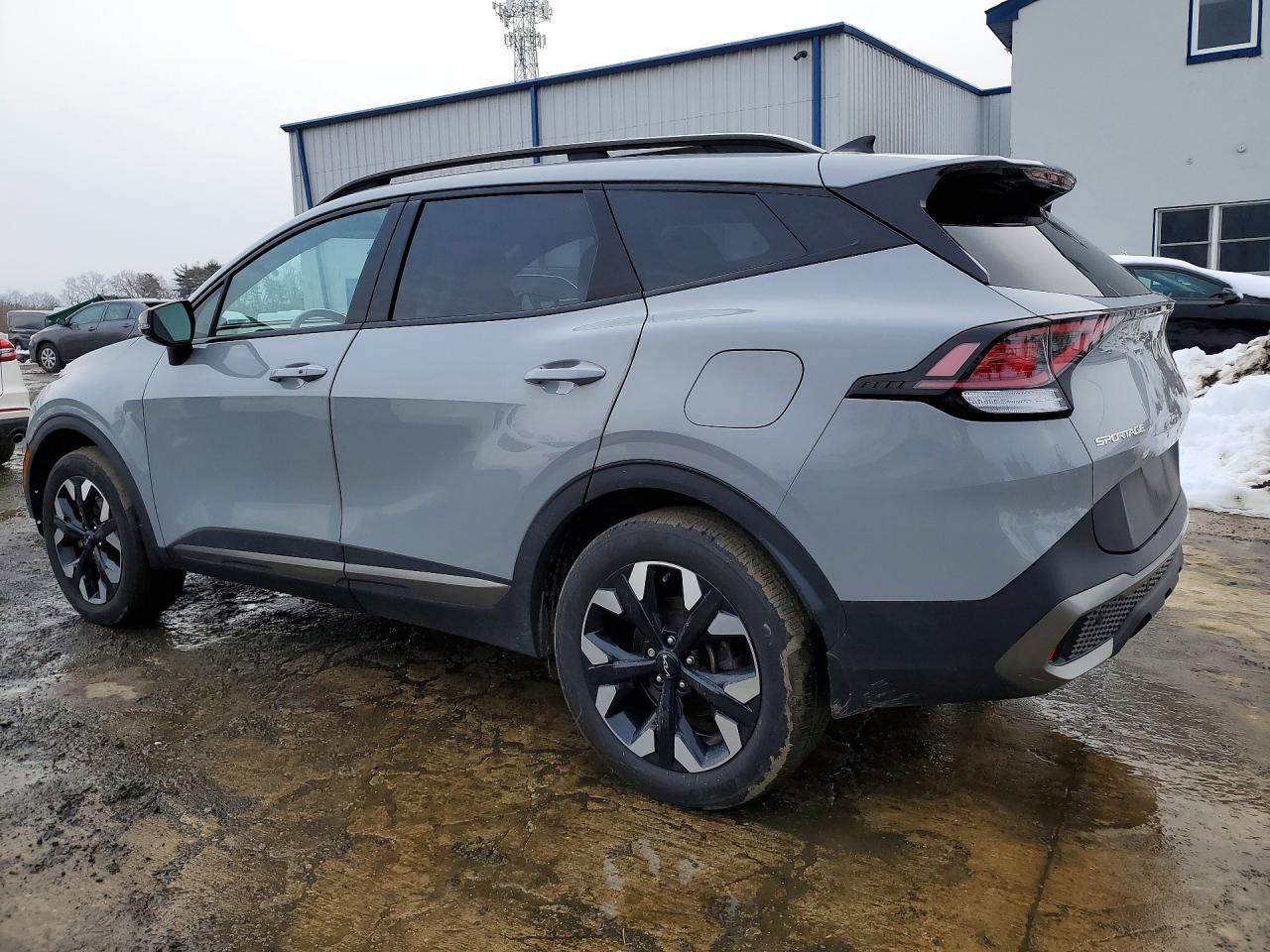 2023 KIA SPORTAGE X-LINE photo 3