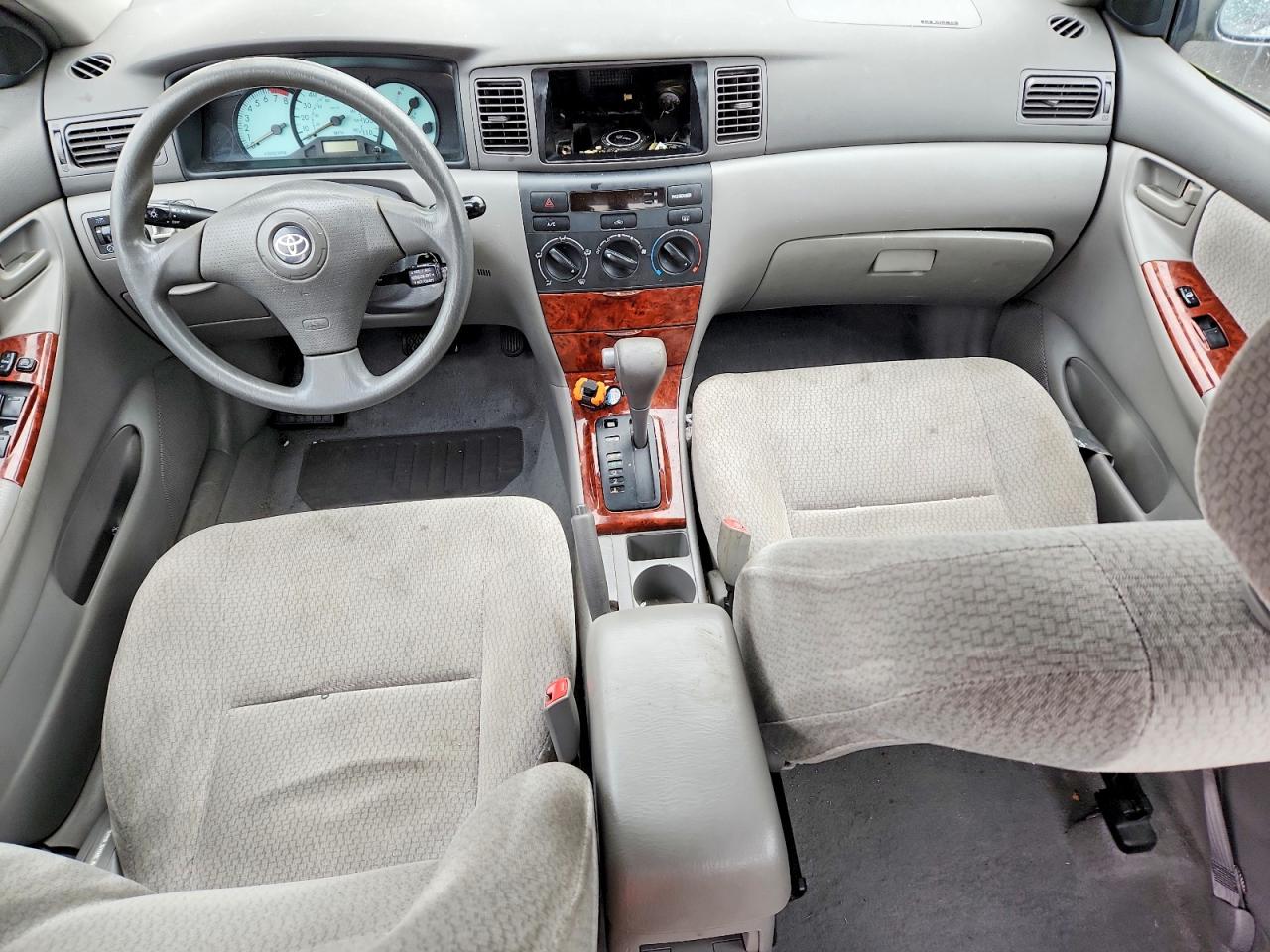 2004 TOYOTA COROLLA LE photo 8