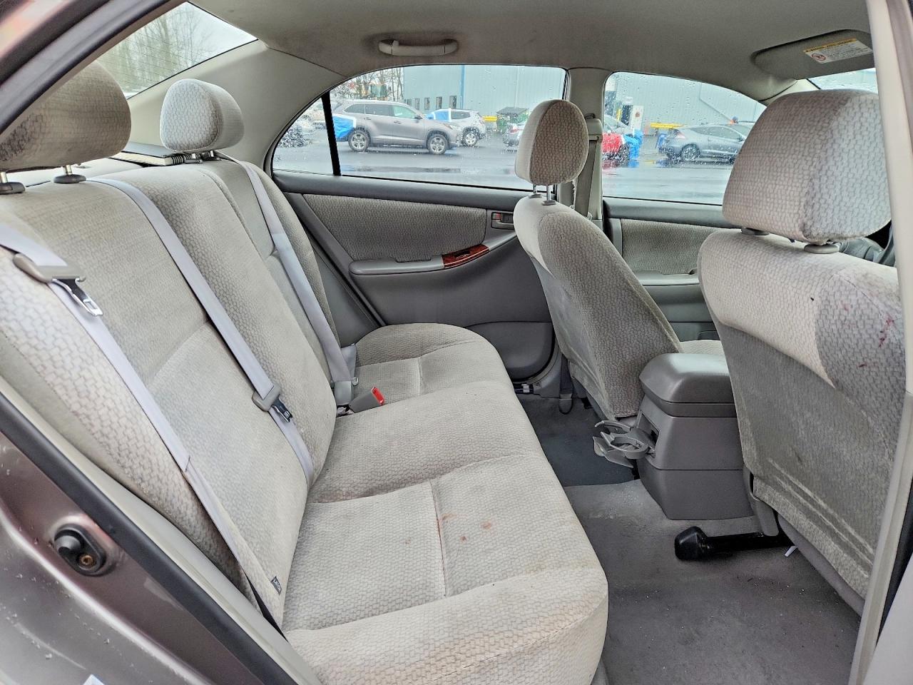 2004 TOYOTA COROLLA LE photo 10