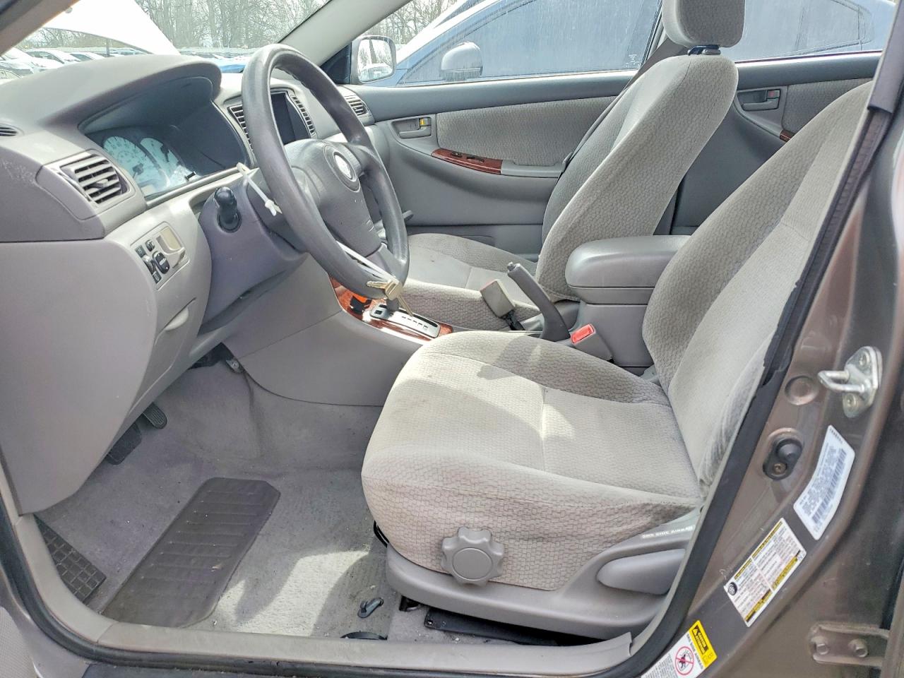 2004 TOYOTA COROLLA LE photo 7