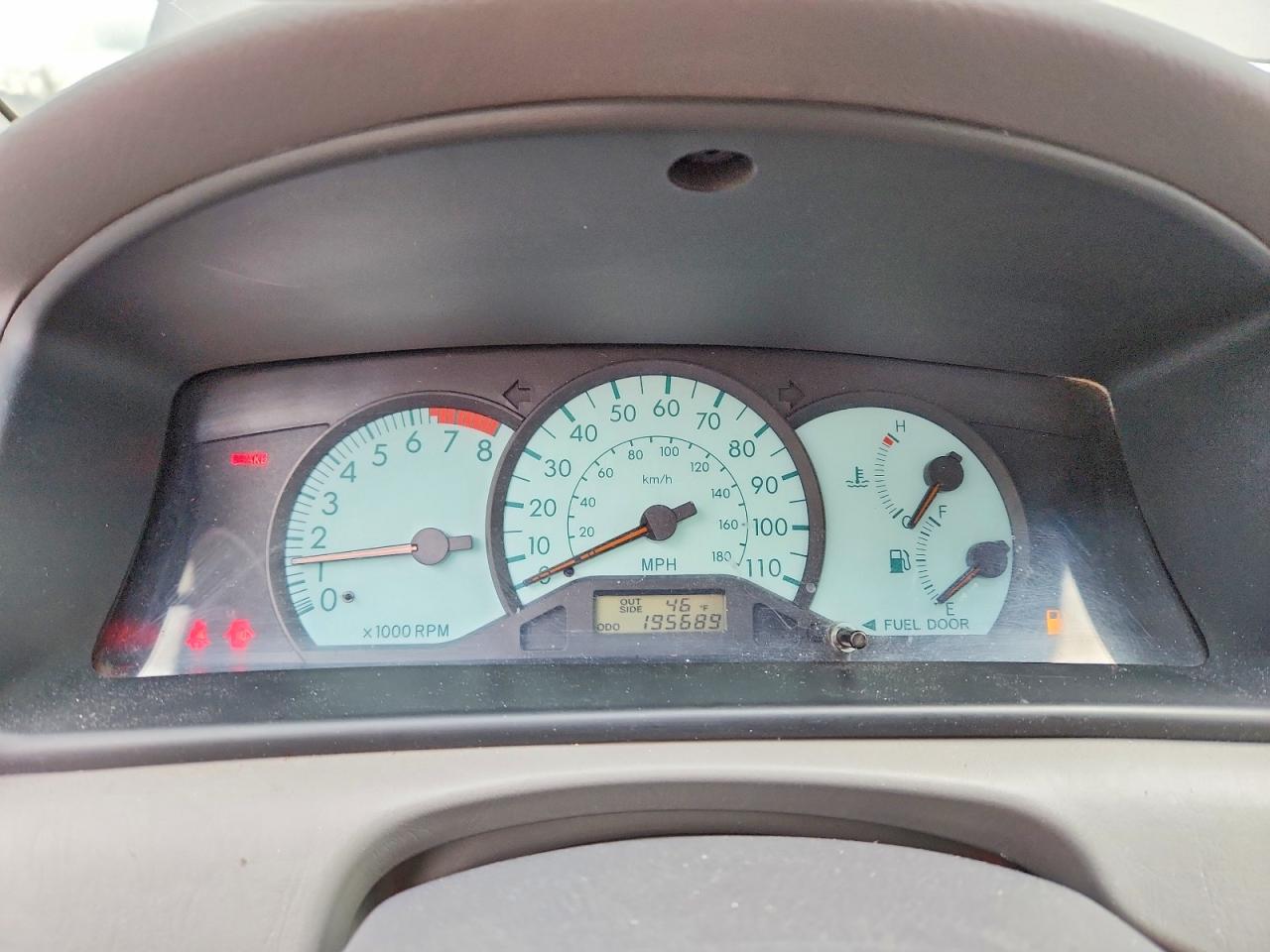 2004 TOYOTA COROLLA LE photo 9