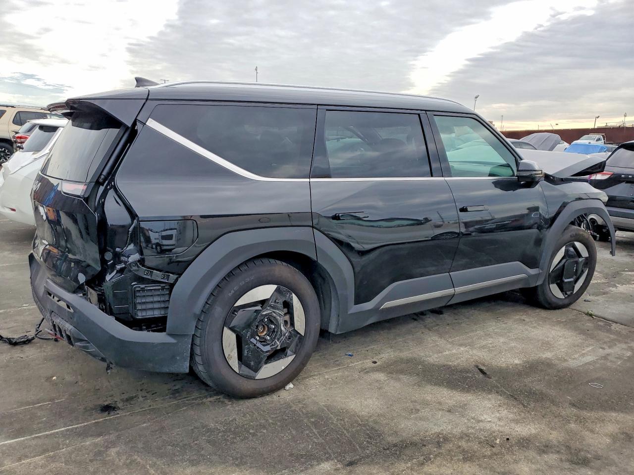 2025 KIA EV9 WIND photo 3