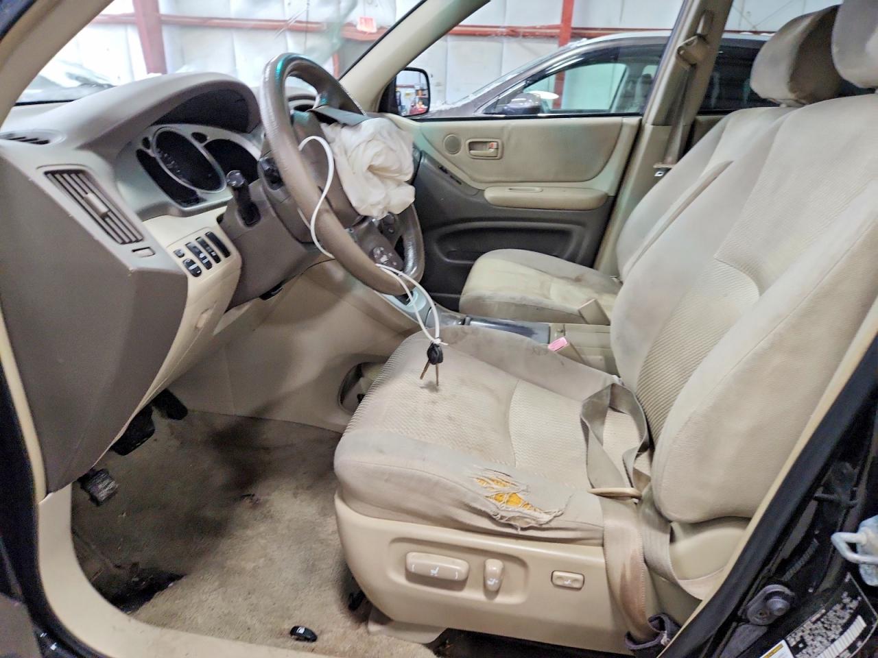 2004 TOYOTA HIGHLANDER BASE photo 7
