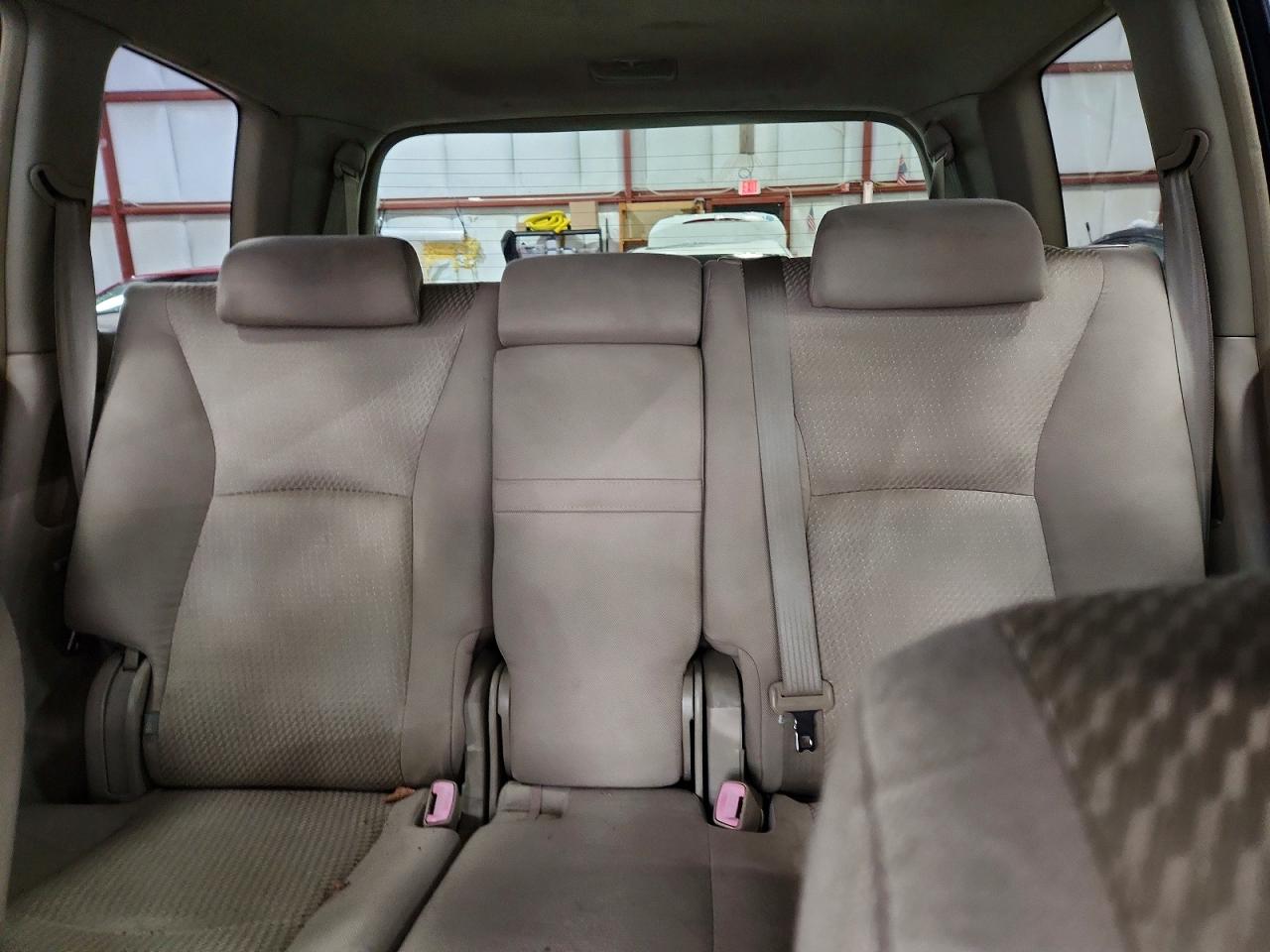 2004 TOYOTA HIGHLANDER BASE photo 10