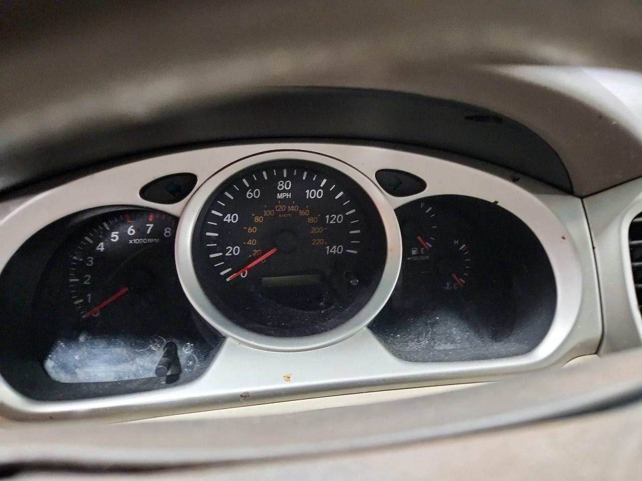 2004 TOYOTA HIGHLANDER BASE photo 9