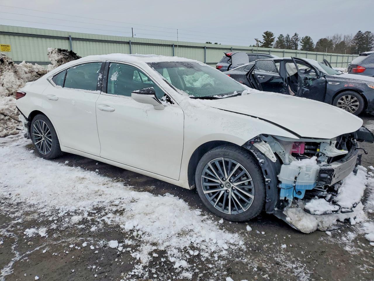 2024 LEXUS ES 300H BASE photo 4