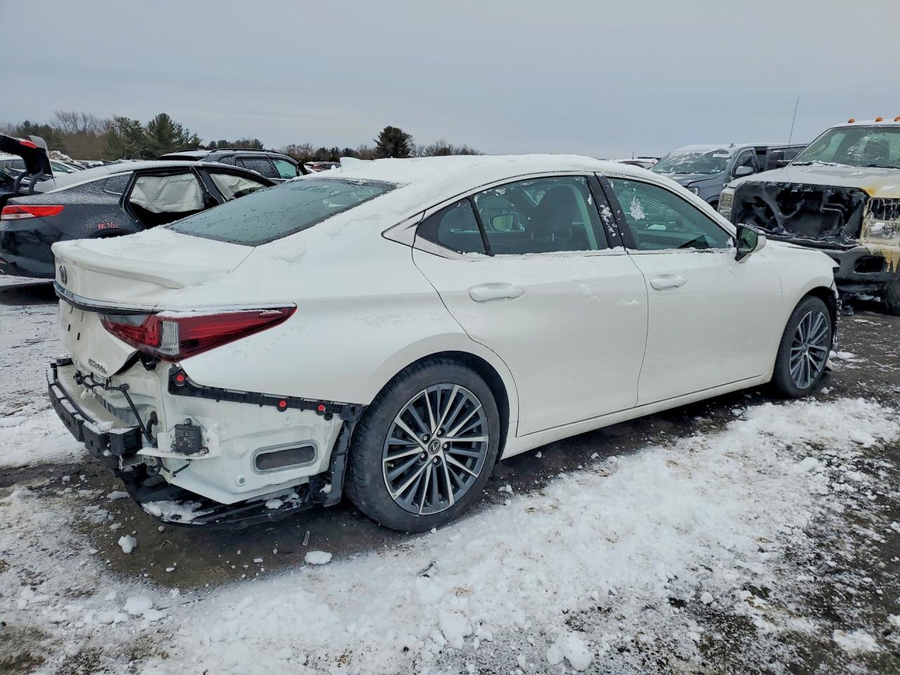2024 LEXUS ES 300H BASE photo 3