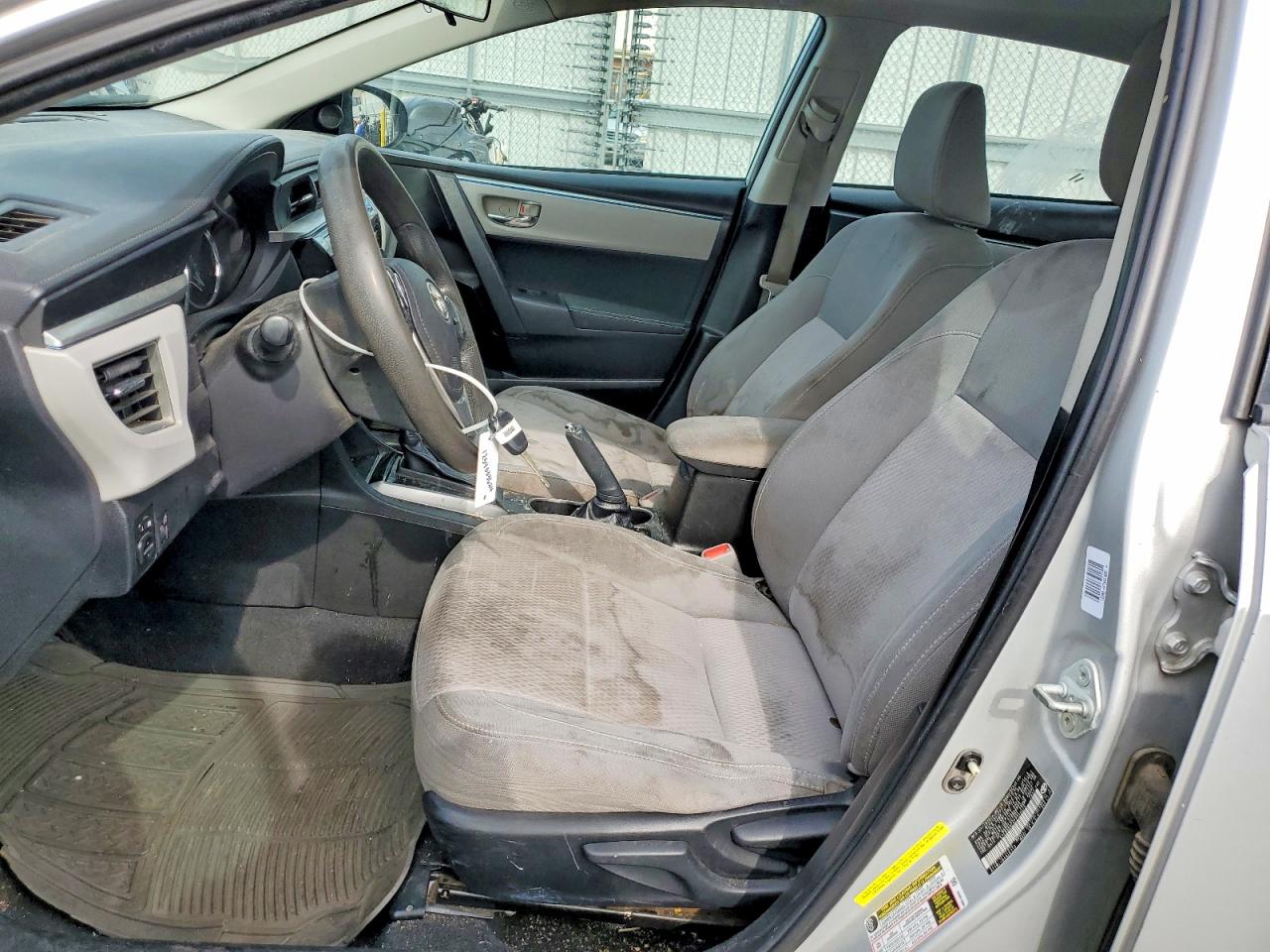 2015 TOYOTA COROLLA LE photo 13