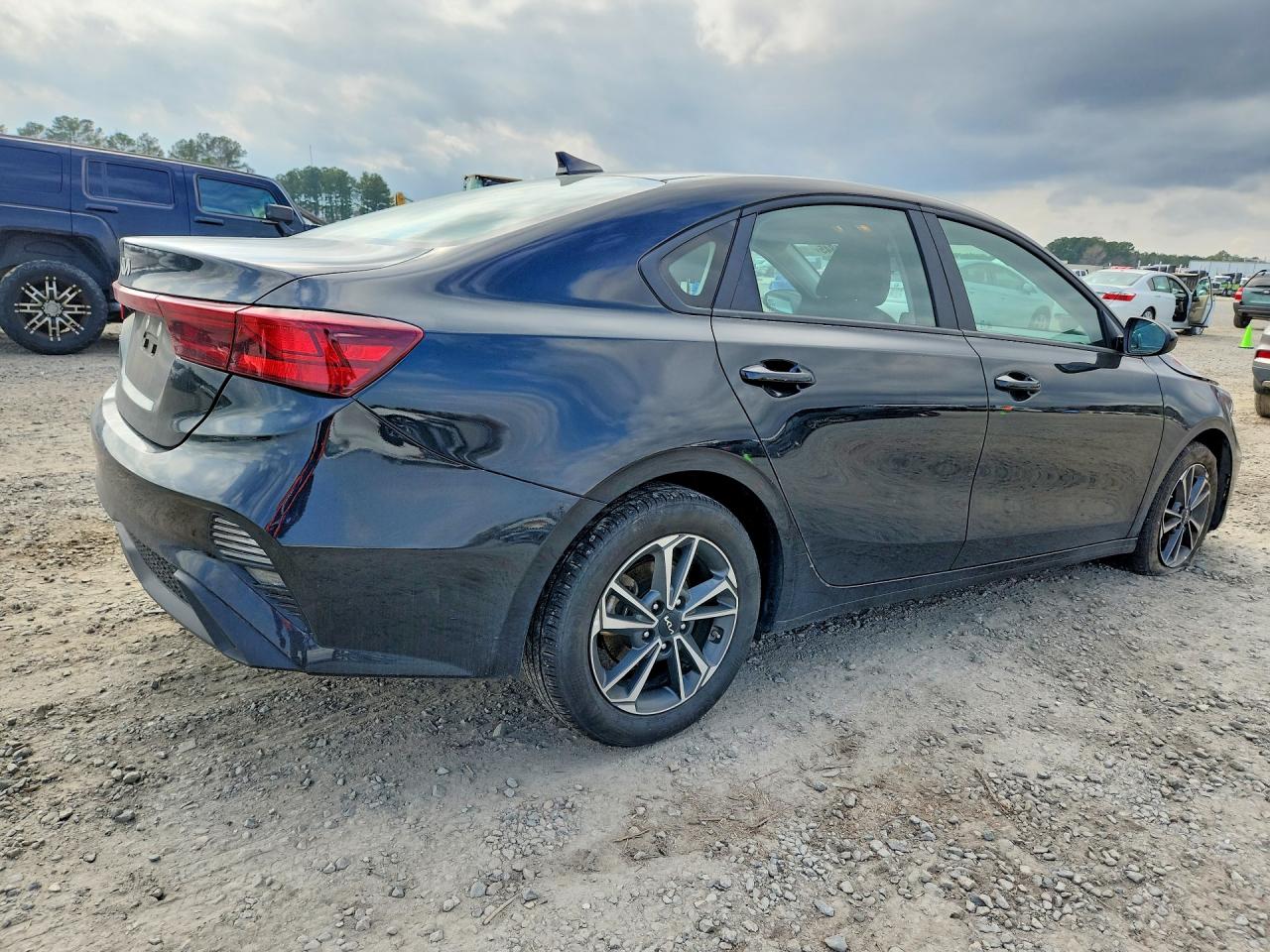 2024 KIA FORTE photo 5